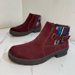 Earth Origins Burgundy Ankle Boots with Multicolor Accent Size 6.5 Wide Width